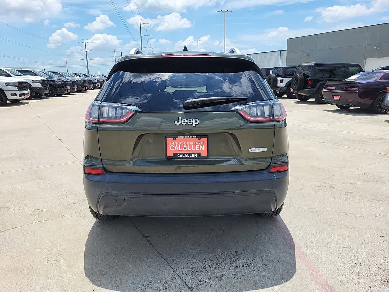 Used 2020 Jeep Cherokee Latitude FWD image 13