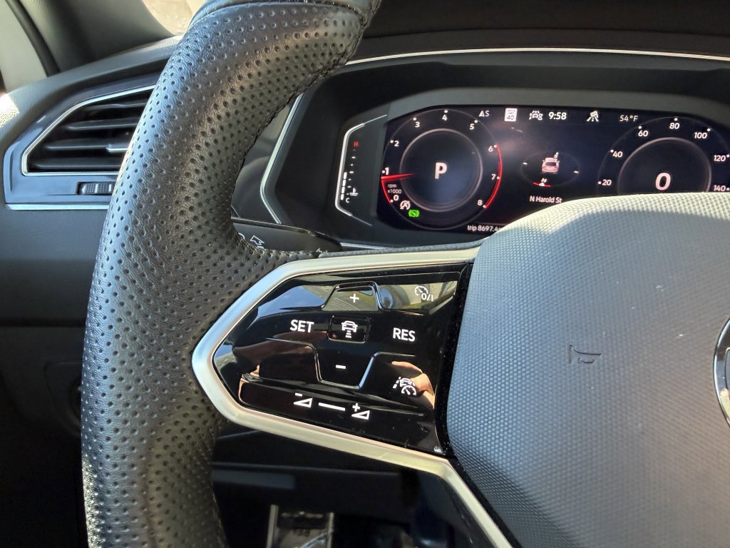 Used 2022 Volkswagen Tiguan SEL R-Line image 28