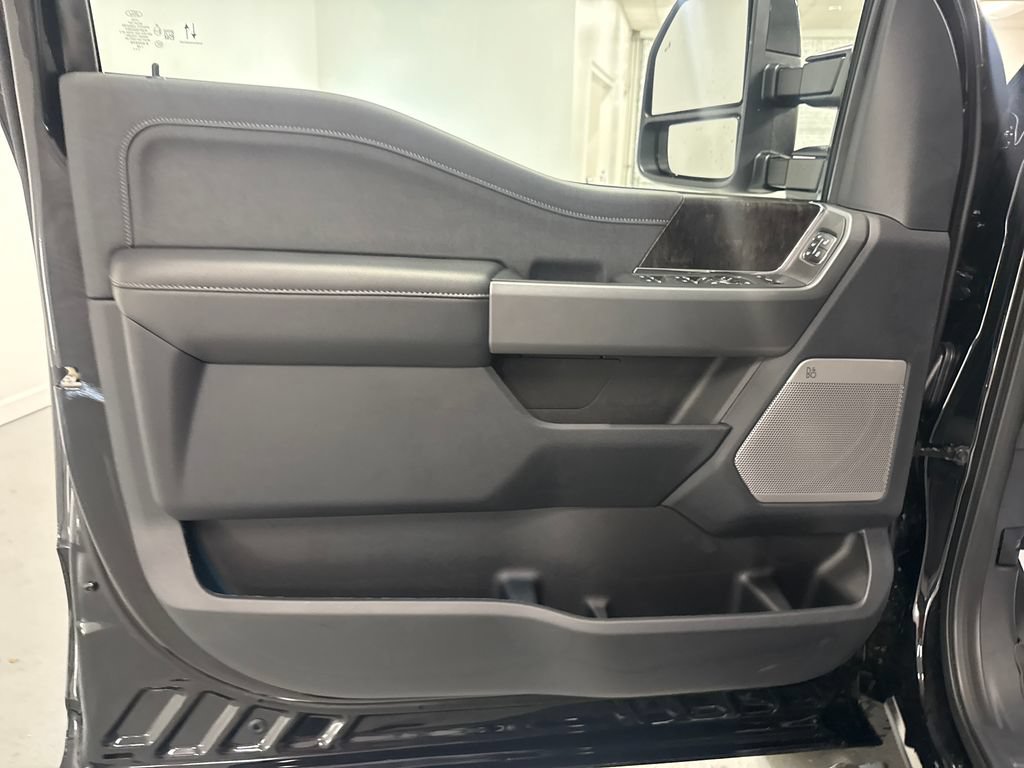 New 2026 Ford F250 Lariat w/ Black Appearance Package AWD/4WD image 12
