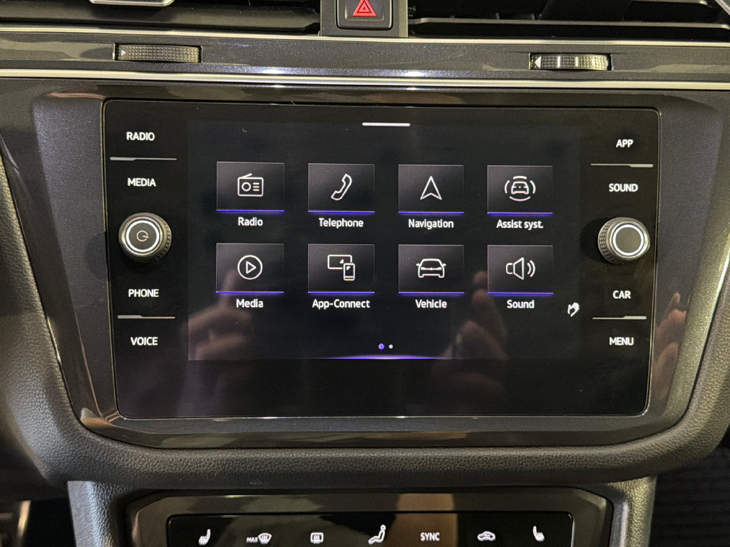 Used 2022 Volkswagen Tiguan SE R-Line AWD/4WD image 16