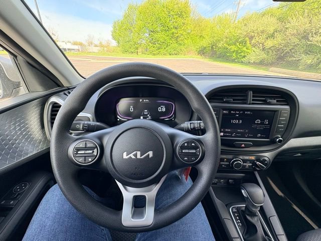 Used 2025 Kia Soul LX w/ LX Technology Package FWD image 13
