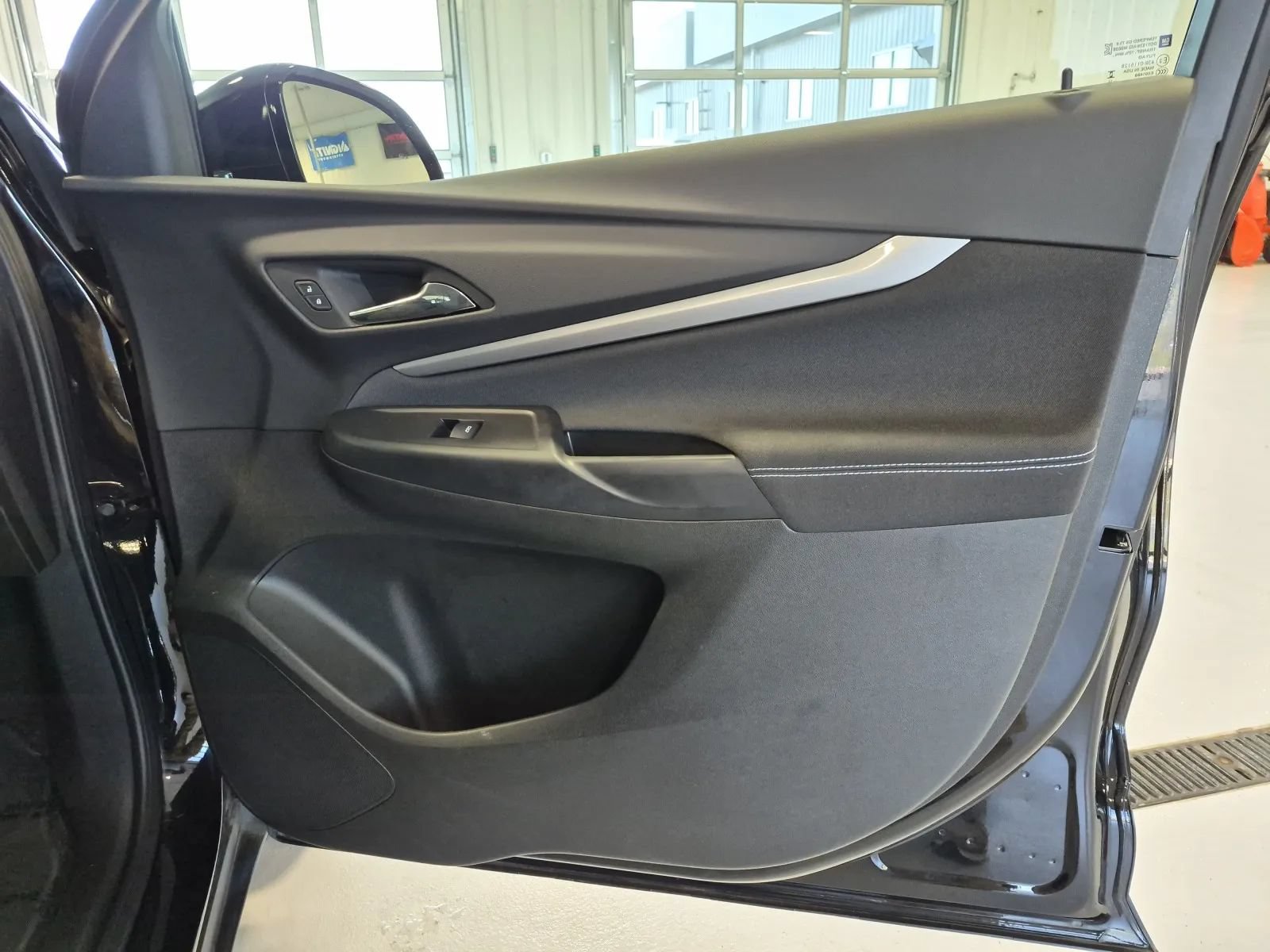 Used 2023 Chevrolet Bolt EUV LT w/ Comfort Package FWD image 19