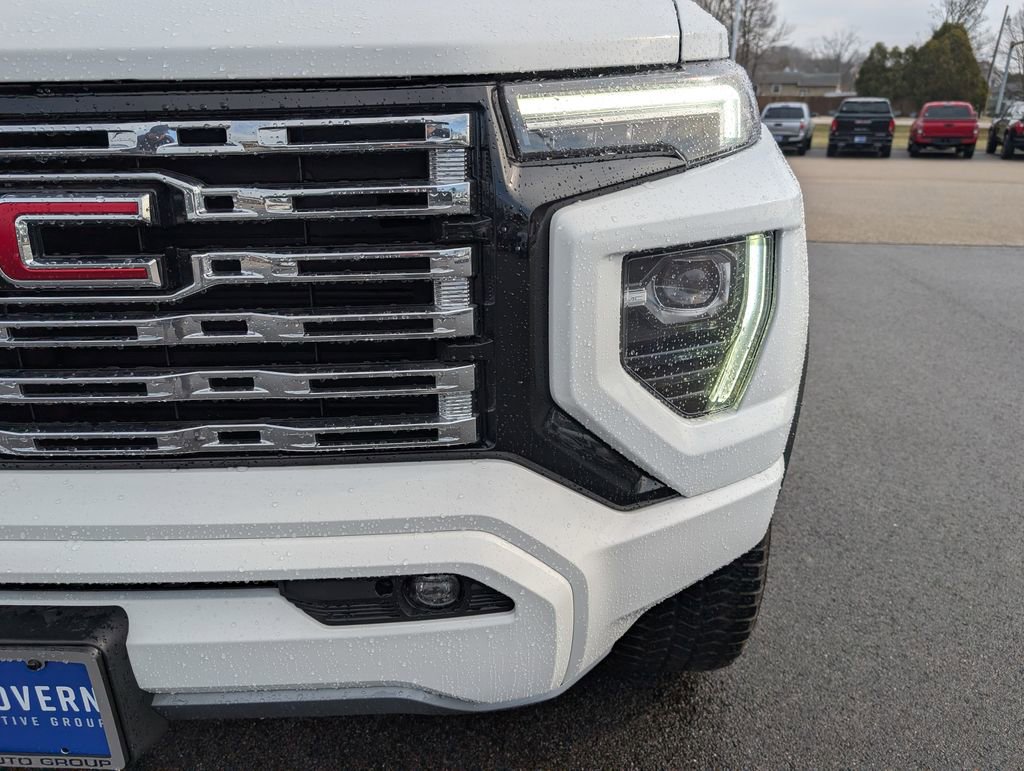Used 2024 GMC Canyon Denali image 11