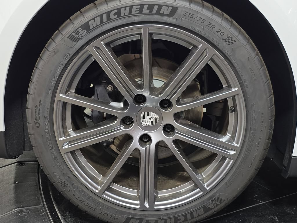 Certified 2025 Porsche Panamera RWD image 28