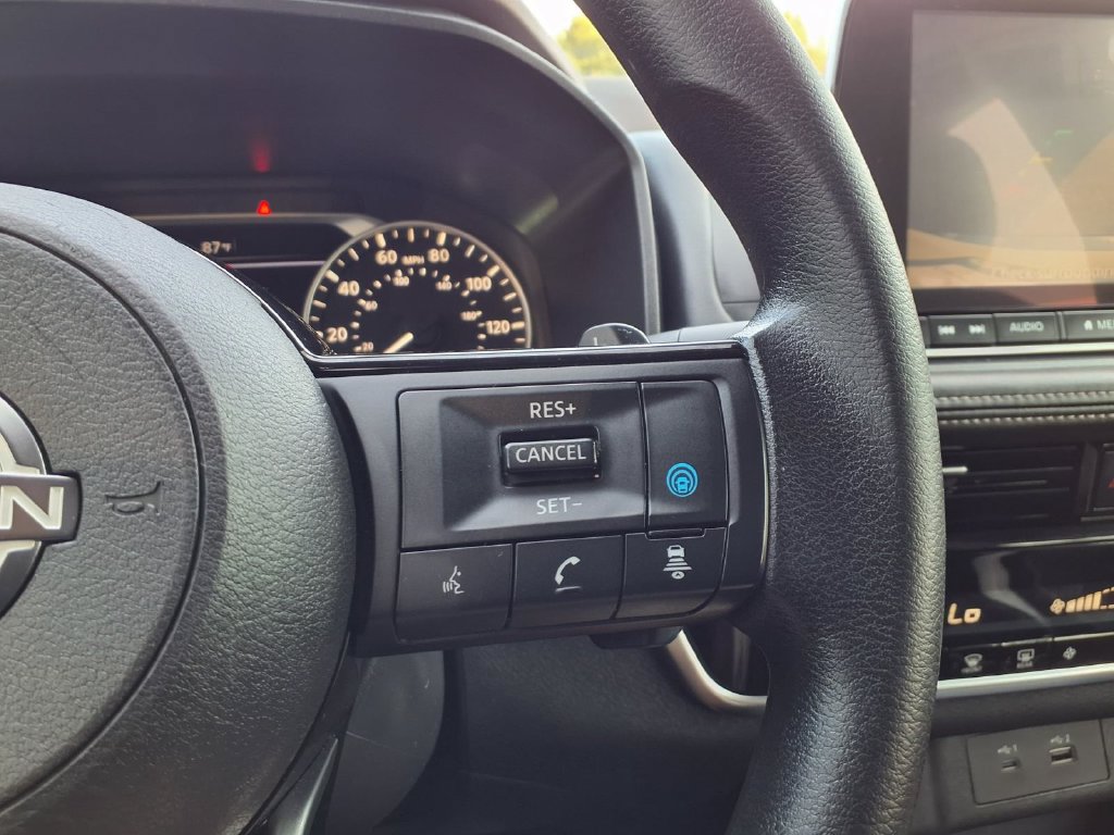 Used 2022 Nissan Rogue SV FWD image 9