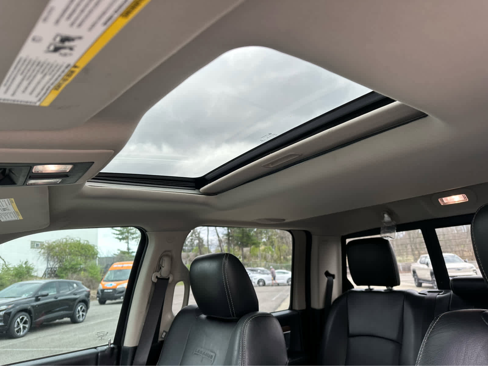 Used 2014 RAM 1500 Laramie image 11