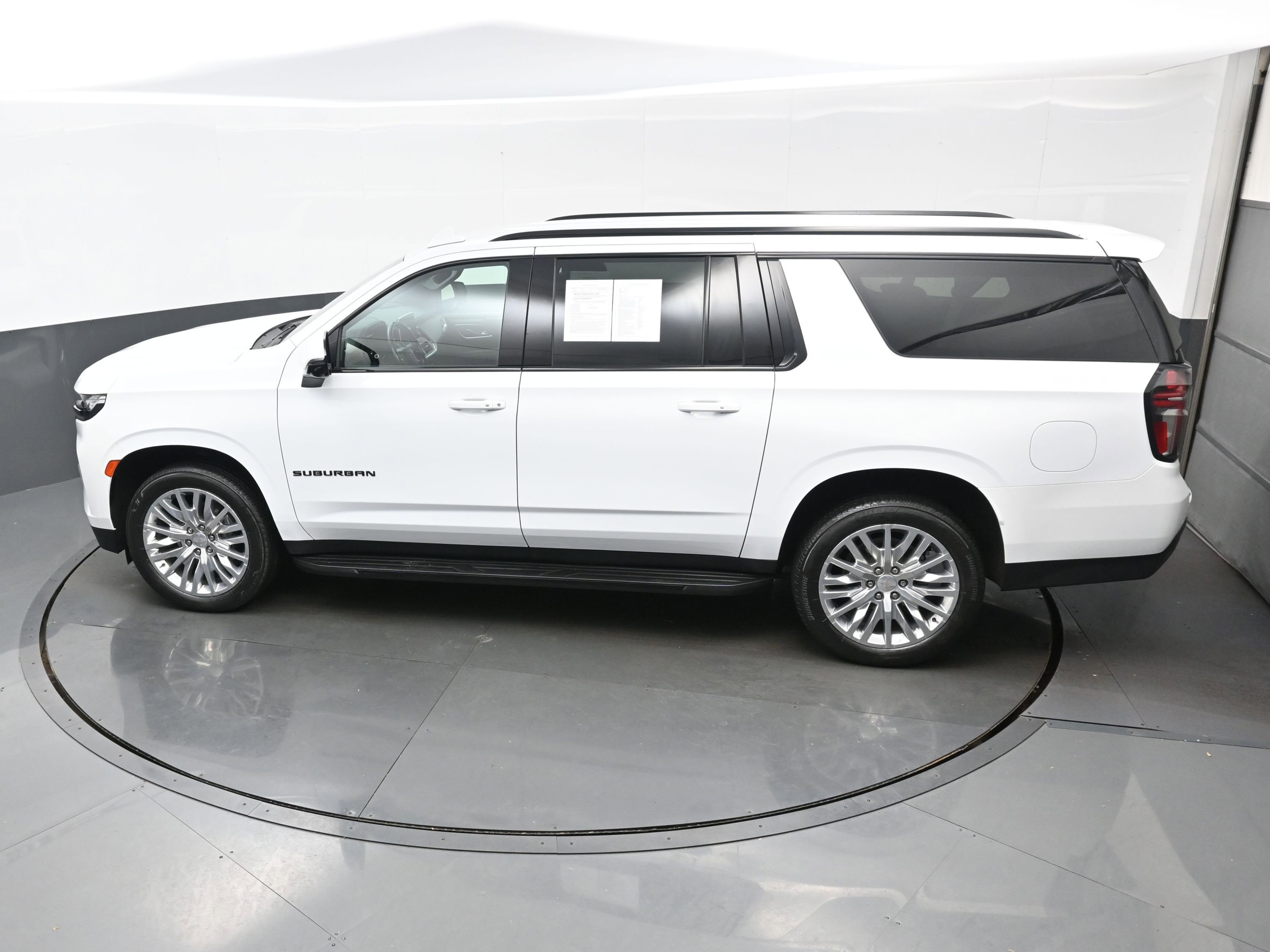 Used 2023 Chevrolet Suburban RST w/ Luxury Package image 39