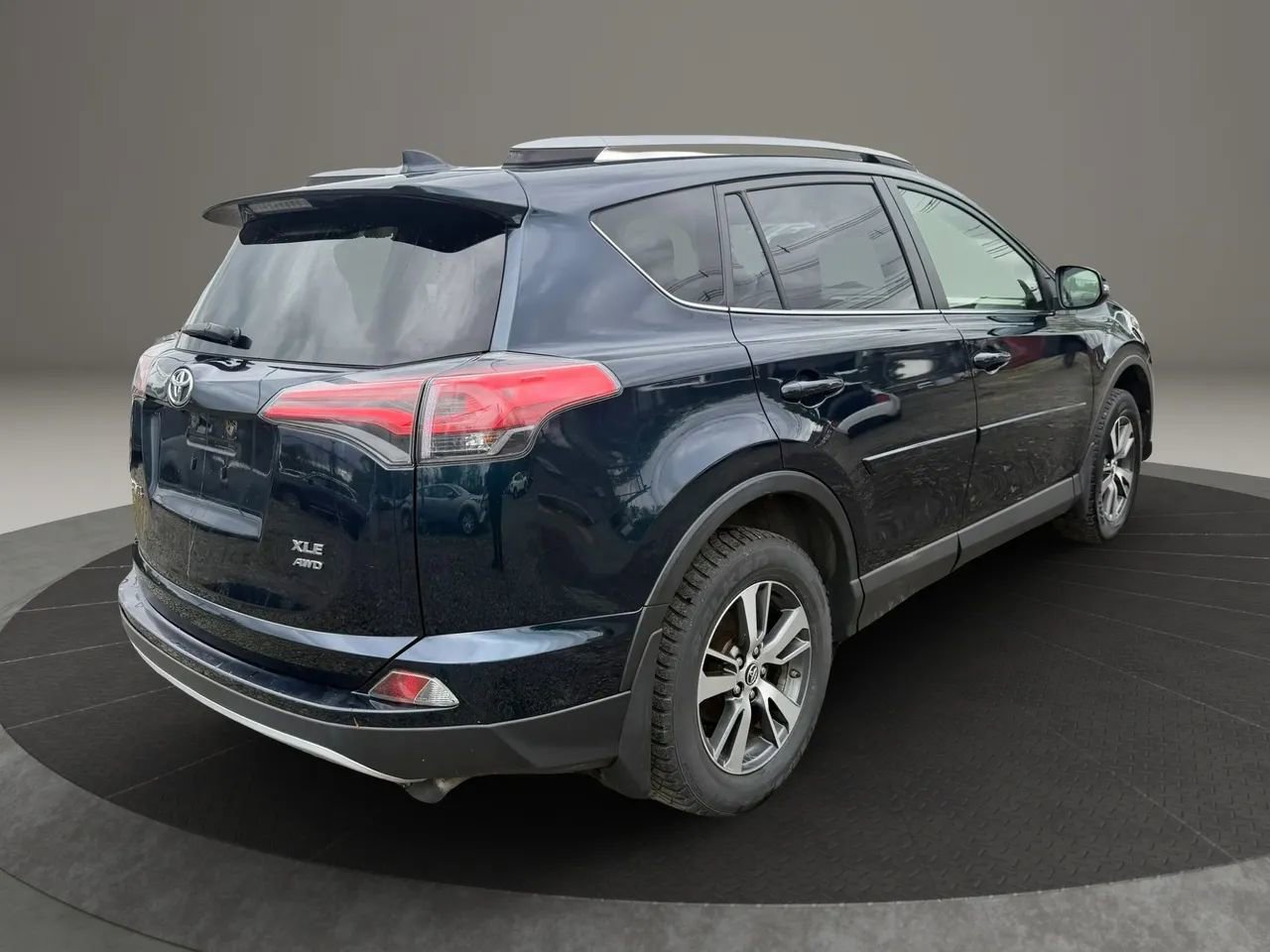 Used 2018 Toyota RAV4 XLE w/ Plus Extra Value Package AWD/4WD image 5