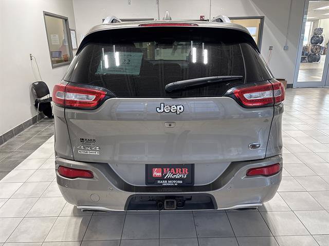 Used 2017 Jeep Cherokee Overland w/ Technology Group AWD/4WD image 3