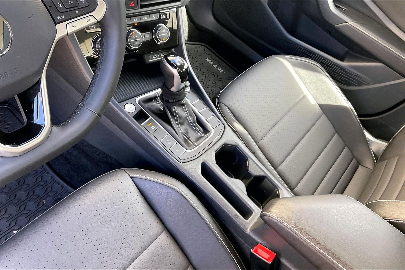 Certified 2024 Volkswagen Jetta SE image 17