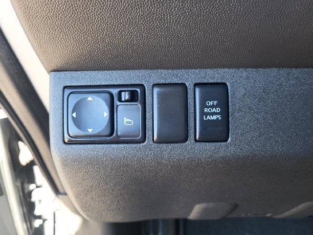 Used 2013 Nissan Xterra PRO-4X w/ Pro-4x Leather Pkg AWD/4WD image 23
