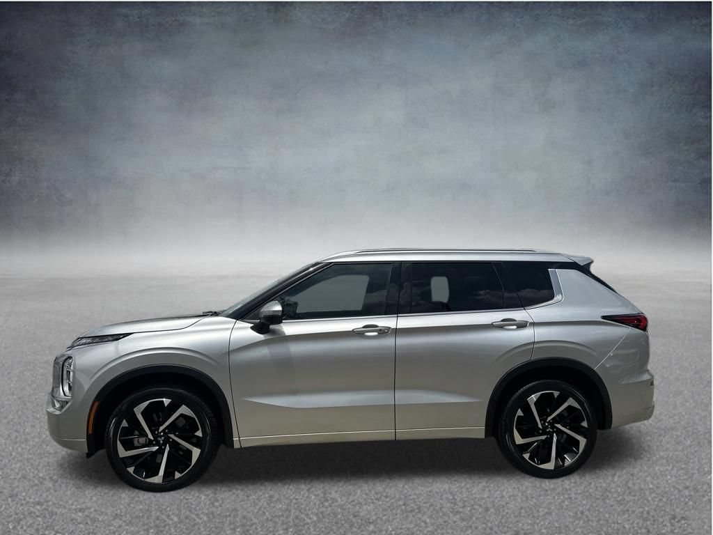 Used 2024 Mitsubishi Outlander SEL FWD image 2