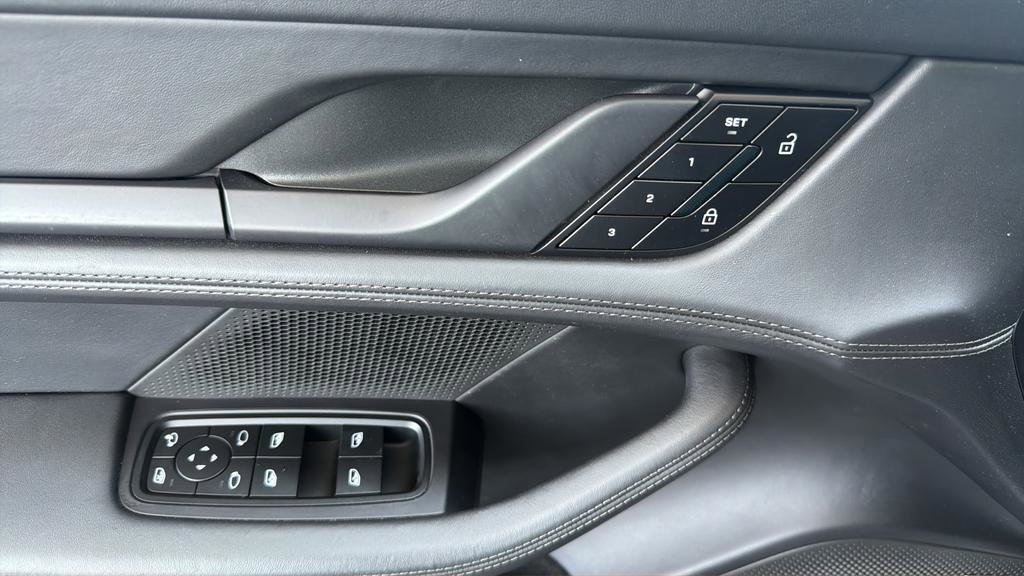 Used 2023 Porsche Taycan 4S w/ Premium Package image 25