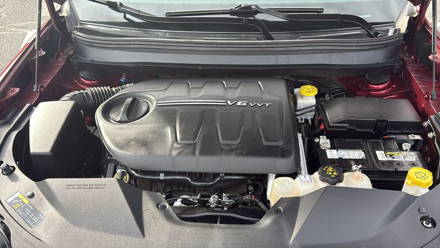 Used 2019 Jeep Cherokee Trailhawk w/ Cold Weather Group image 27