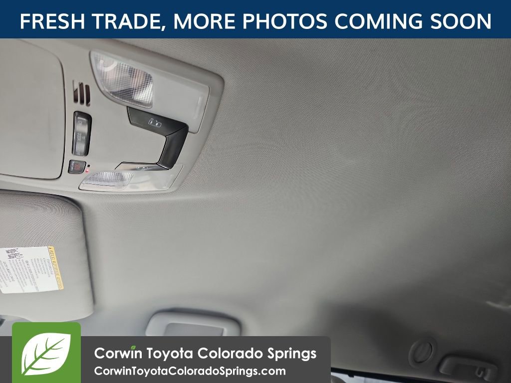 Used 2019 Toyota Sienna LE w/ Carpet Mat Package FWD image 13
