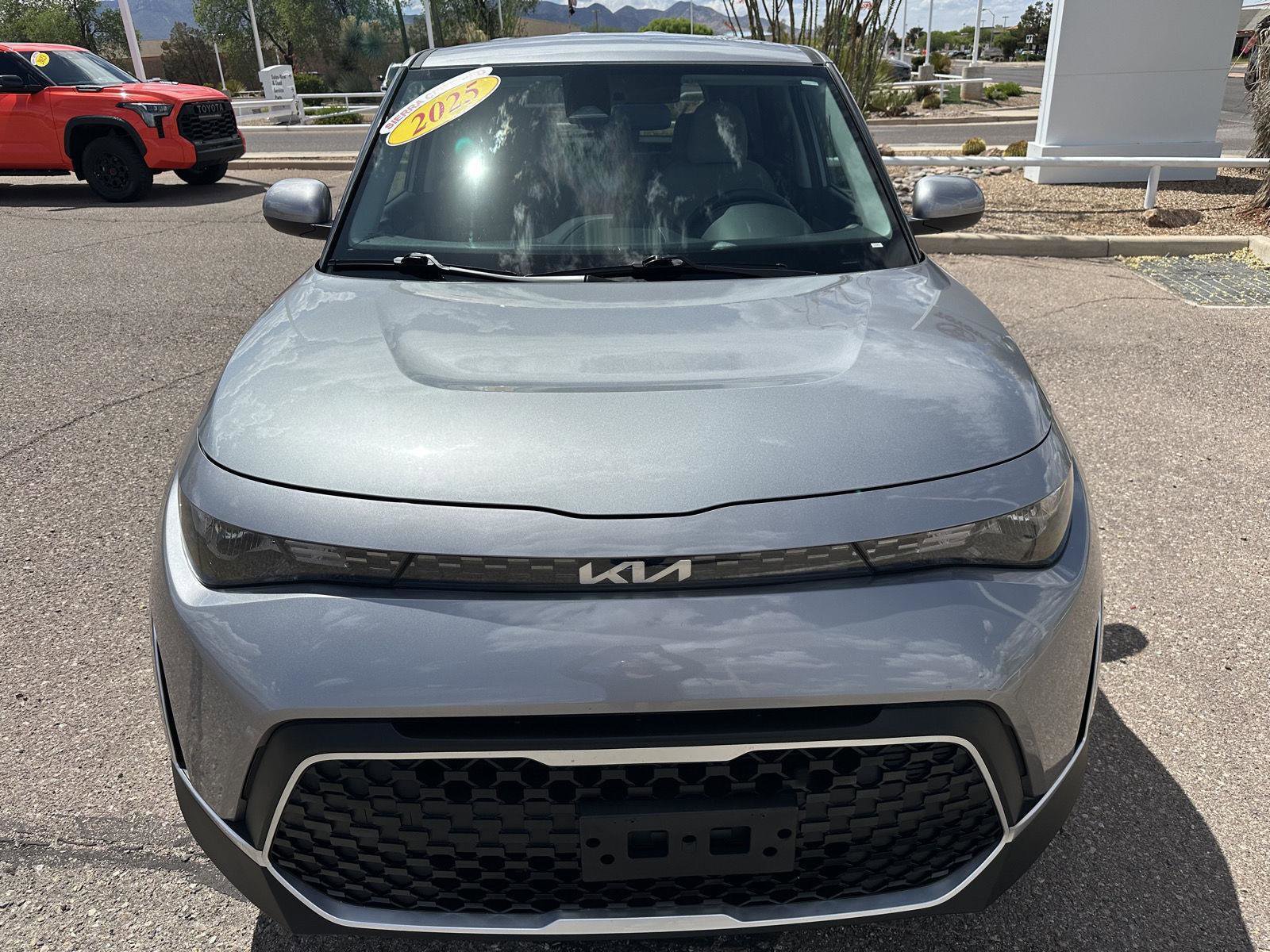 Used 2025 Kia Soul LX FWD image 11