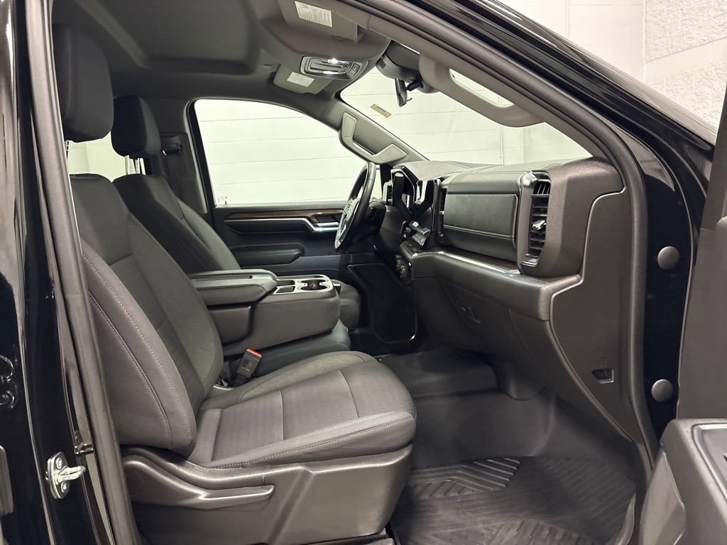 Used 2023 Chevrolet Silverado 1500 LT AWD/4WD image 2