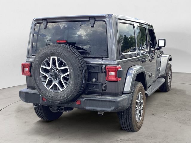Used 2025 Jeep Wrangler Unlimited Sahara AWD/4WD image 5