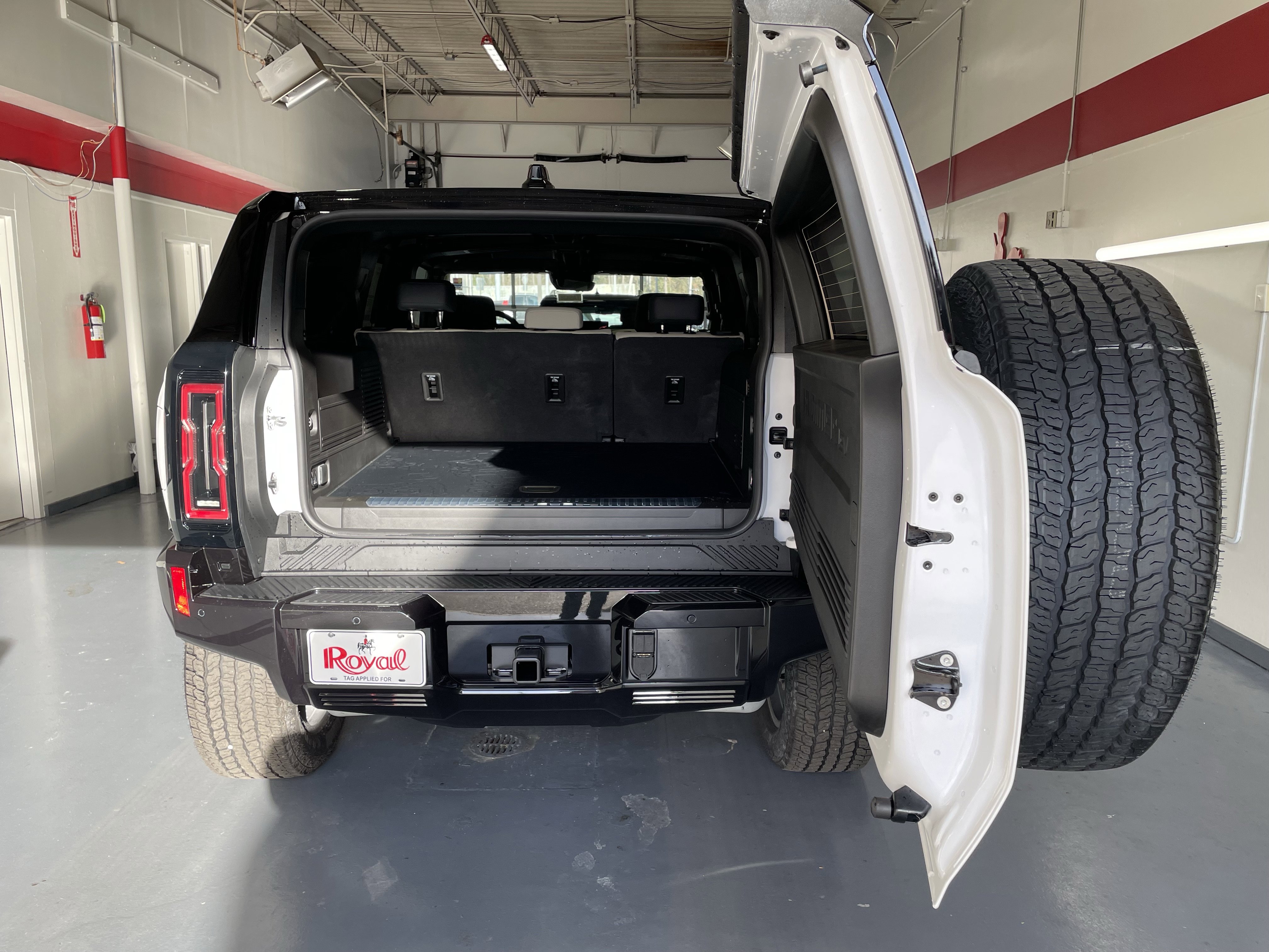 New 2026 GMC Hummer EV SUV AWD/4WD image 8