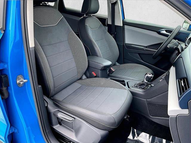 Used 2023 Volkswagen Taos SE image 9