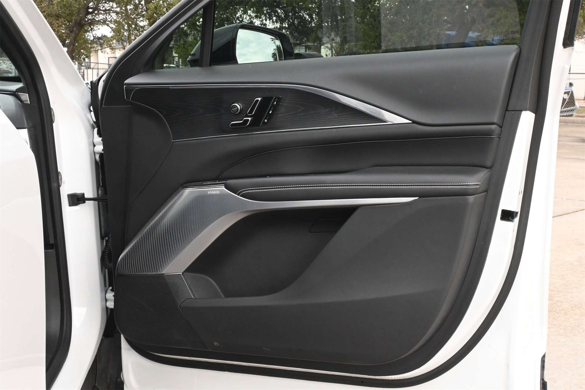 Certified 2024 Cadillac Lyriq Luxury image 27