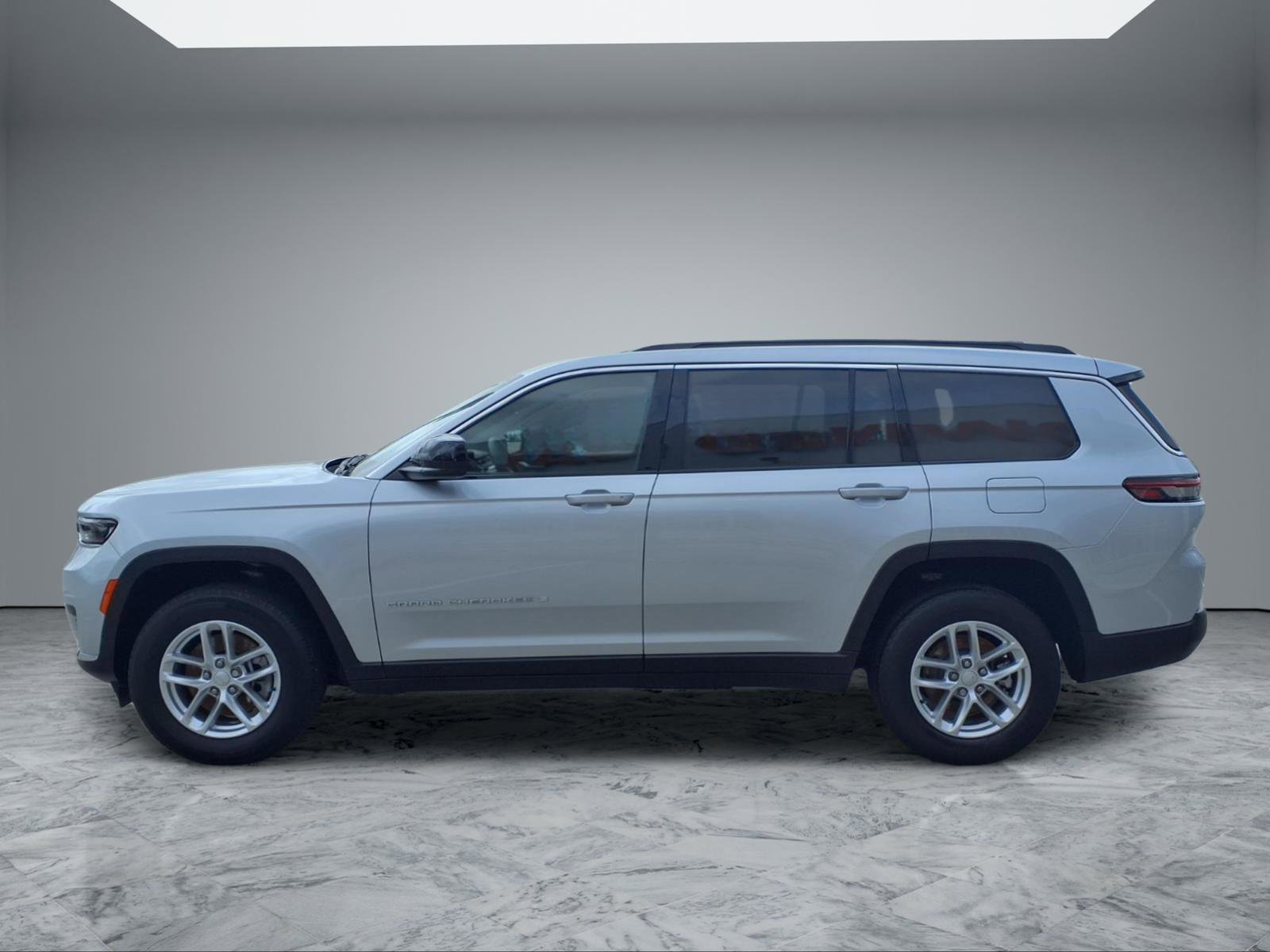 Used 2025 Jeep Grand Cherokee L Laredo AWD/4WD image 4