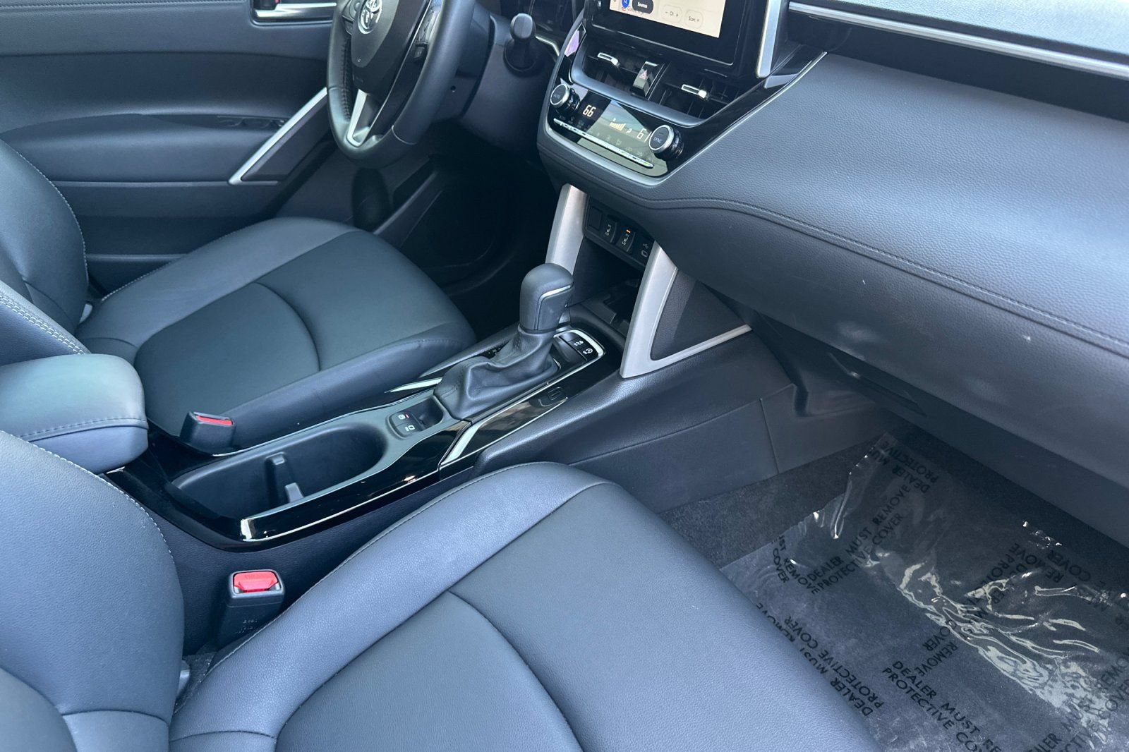 Certified 2025 Toyota Corolla Cross XLE FWD image 16