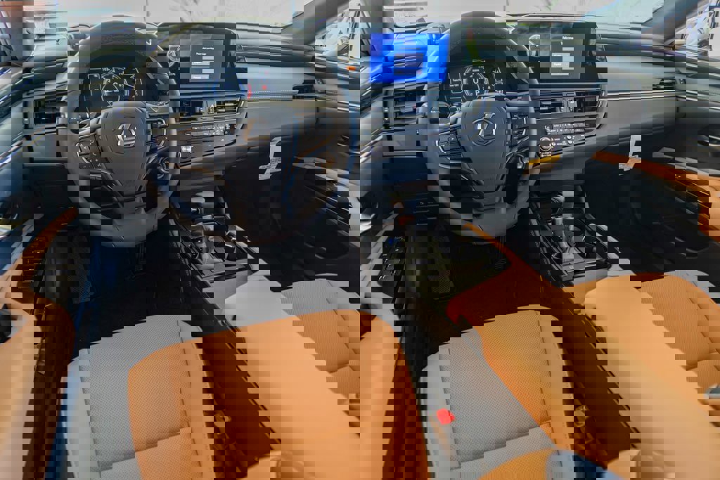 New 2025 Lexus ES 350 image 10