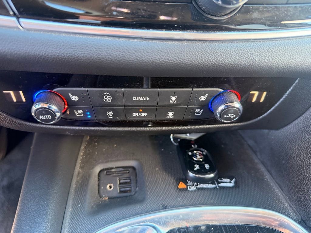 Used 2021 Buick Enclave Avenir w/ Avenir Technology Package AWD/4WD image 17