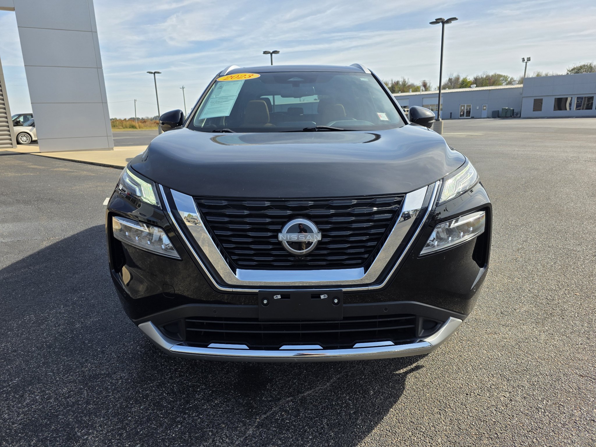 Used 2023 Nissan Rogue Platinum FWD image 3