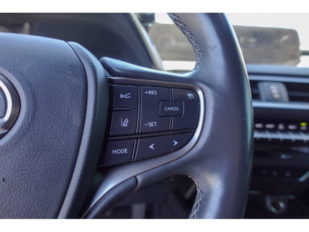 Used 2019 Lexus UX 200 w/ Premium Package FWD image 16