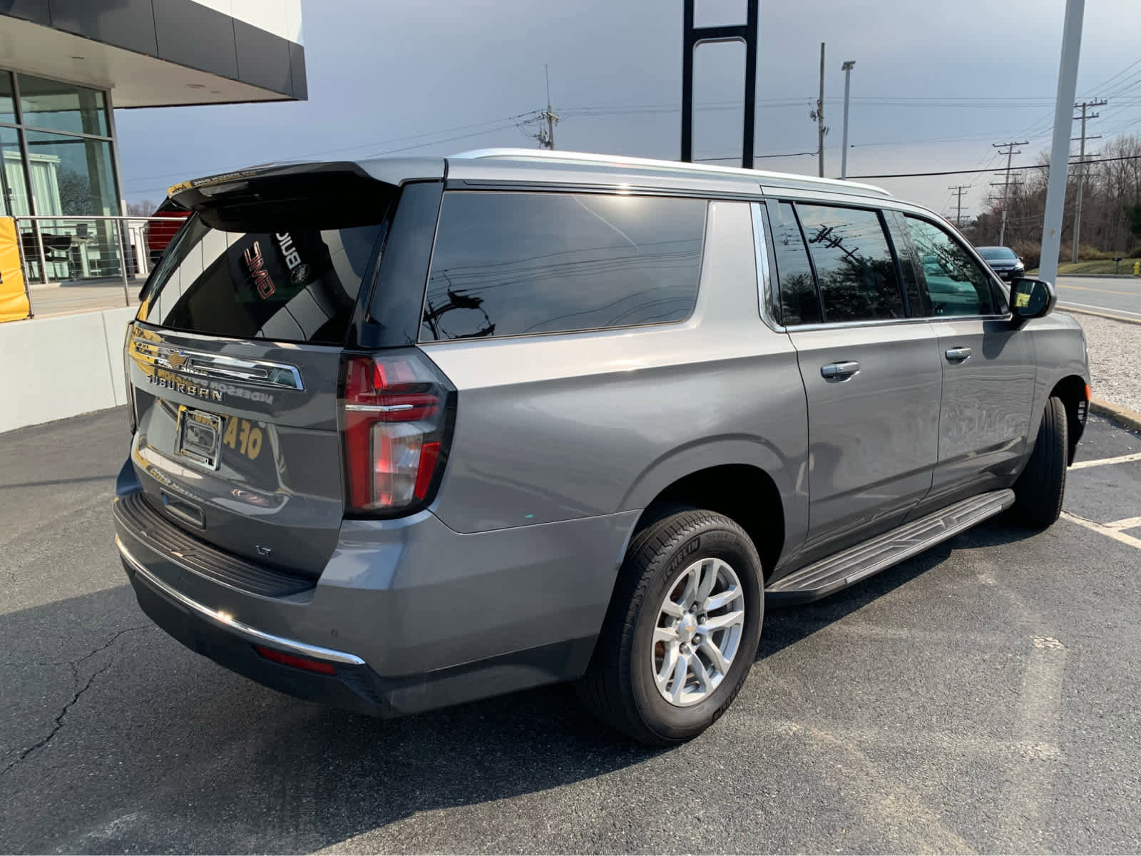 Used 2022 Chevrolet Suburban LT AWD/4WD image 7