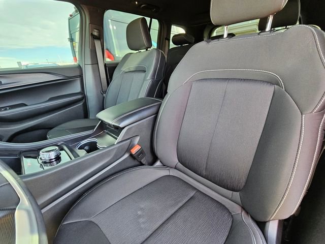 Used 2025 Jeep Grand Cherokee Laredo X w/ Luxury Tech Group I AWD/4WD image 20
