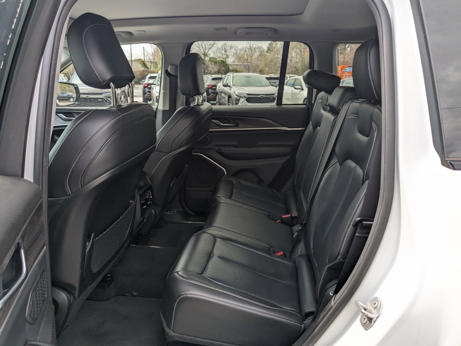 Used 2022 Jeep Grand Cherokee Limited image 15