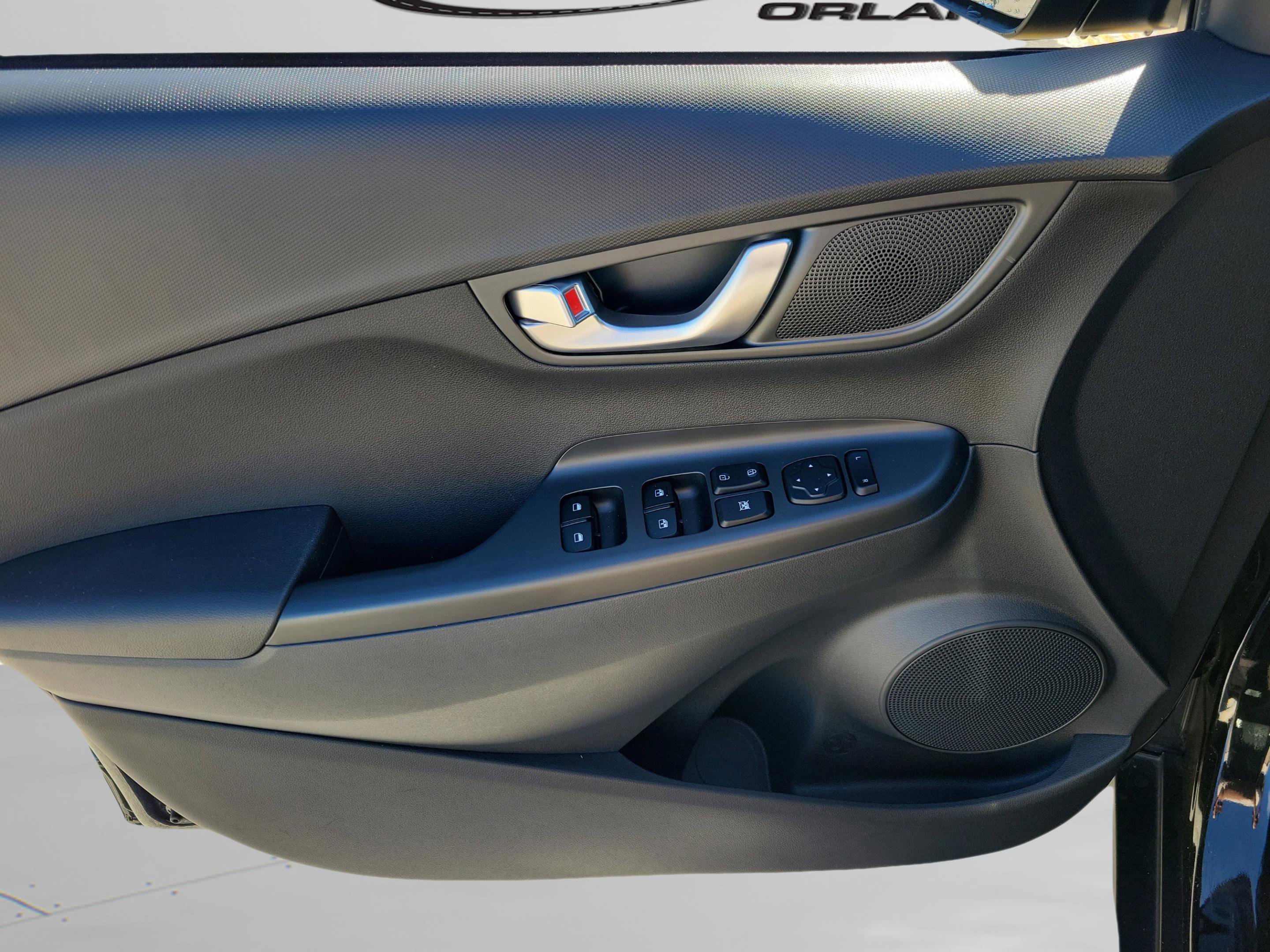 Certified 2022 Hyundai Kona SEL w/ Convenience Package image 11