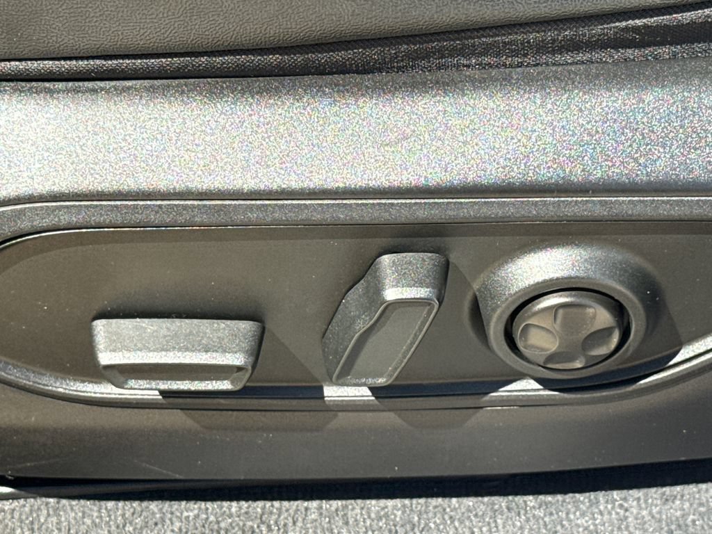 Used 2023 Jeep Grand Cherokee Altitude RWD image 21