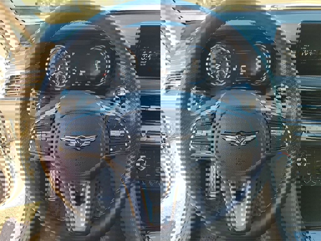 Used 2025 Genesis G70 2.5T image 20