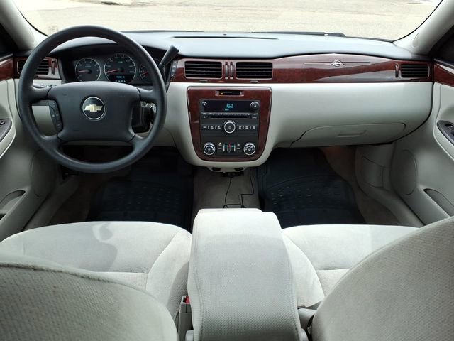 Used 2008 Chevrolet Impala LT FWD image 12
