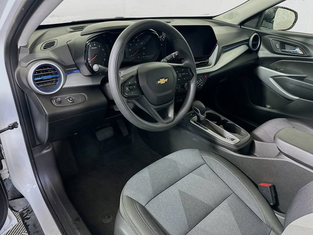 Used 2025 Chevrolet Trax LS FWD image 10