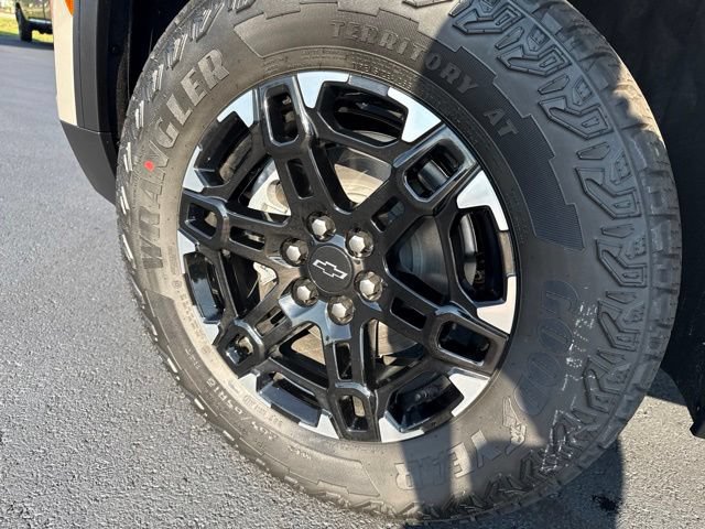 New 2027 Chevrolet Traverse Z71 w/ LPO, Floor Liner Package AWD/4WD image 9