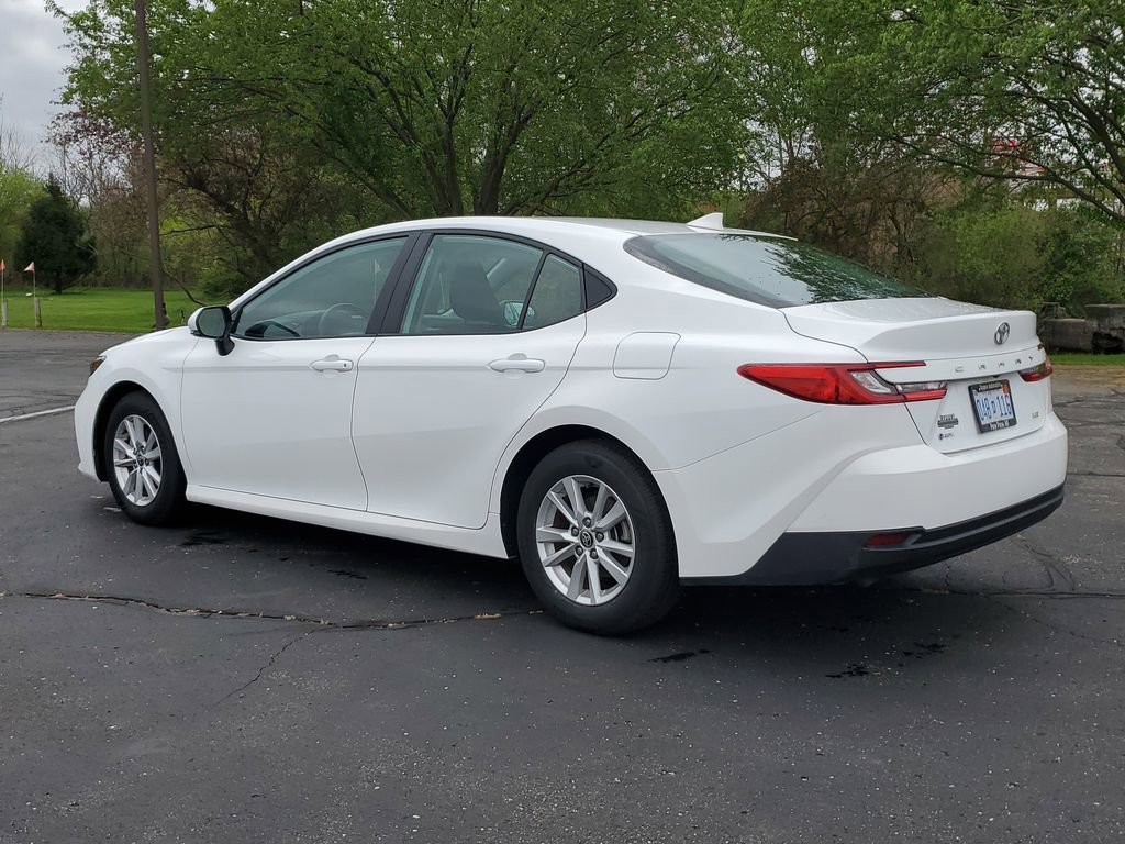 Used 2025 Toyota Camry LE FWD image 5
