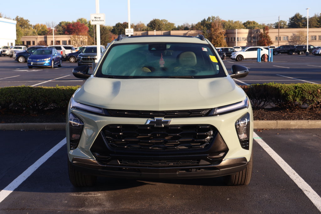 Used 2024 Chevrolet Trax ACTIV w/ Sunroof Package FWD image 2