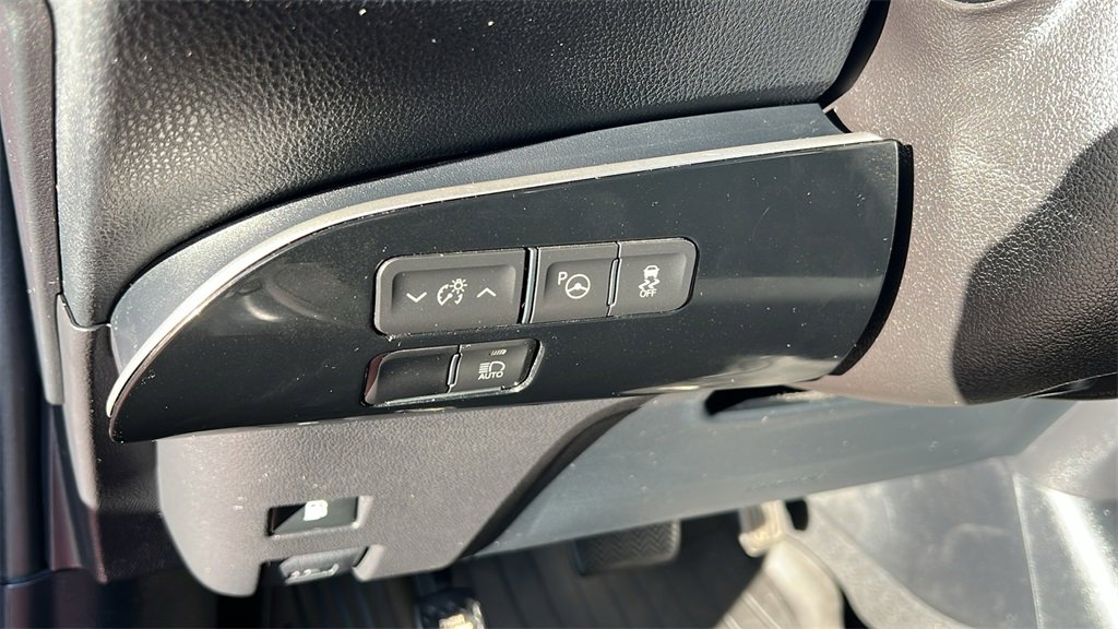 Used 2019 Toyota Prius LE image 21