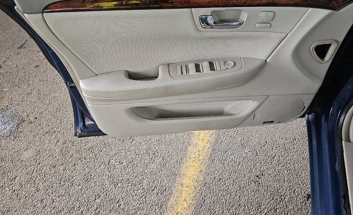 Used 2009 Cadillac DTS FWD image 12