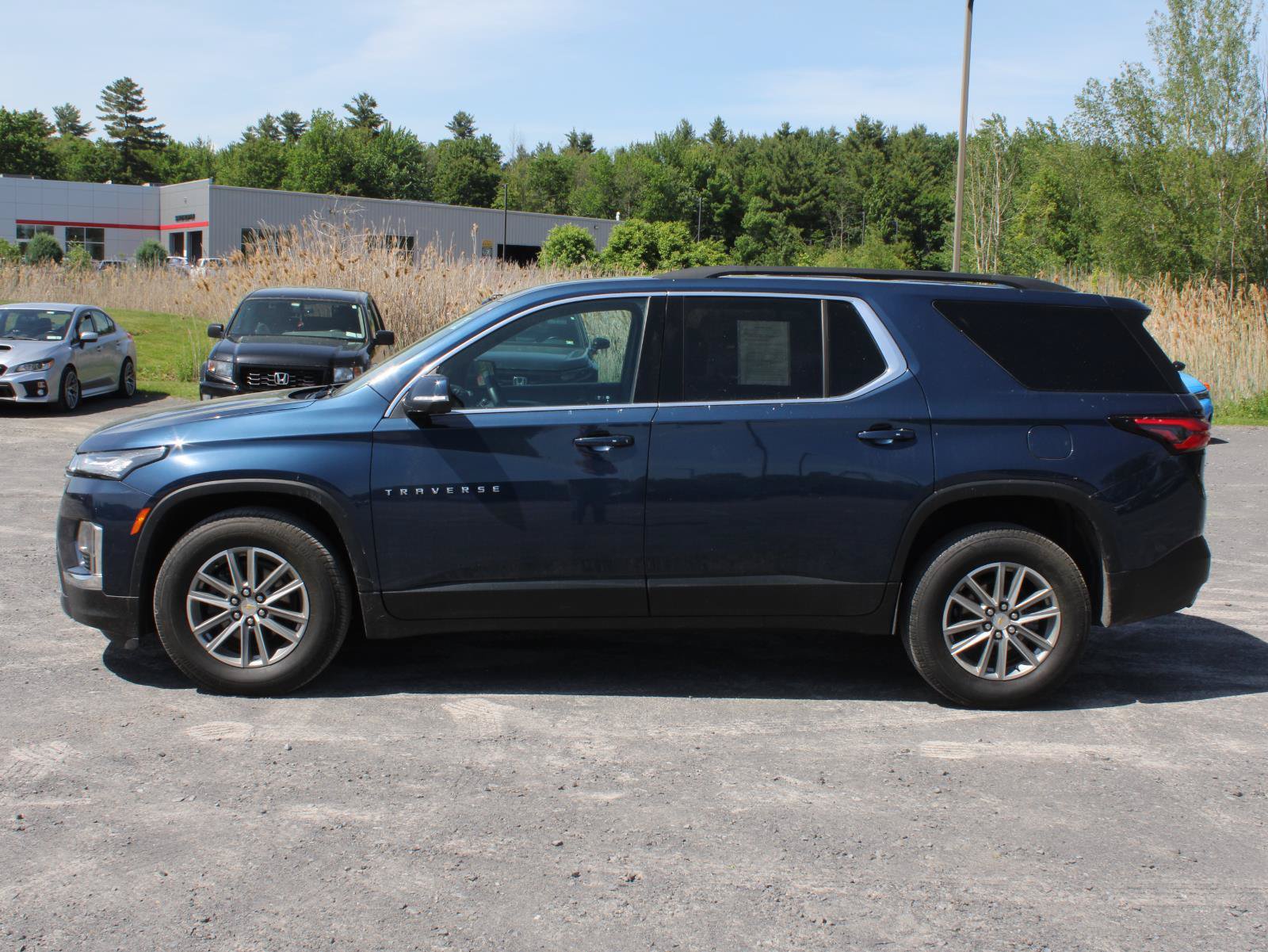 Used 2023 Chevrolet Traverse LT w/ Rear Camera Mirror Package AWD/4WD image 5