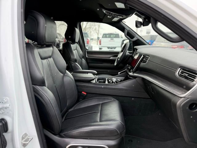 Used 2024 Jeep Wagoneer L Series II w/ Flexible Seating Group image 16