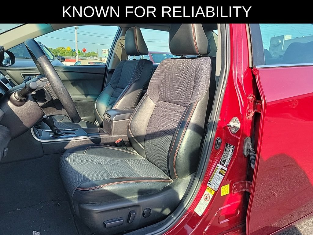 Used 2015 Toyota Camry SE w/ Moonroof Package FWD image 14