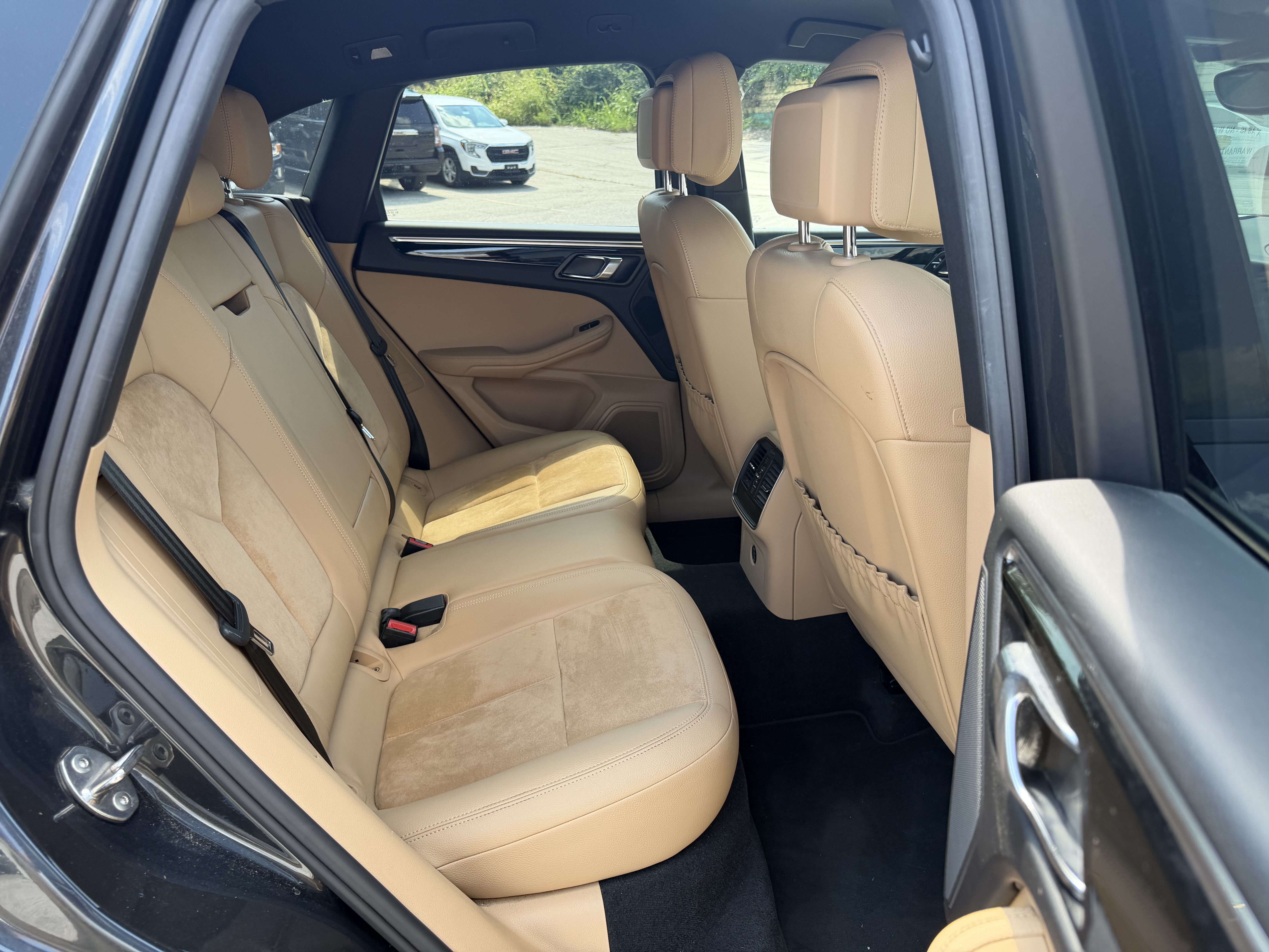Used 2018 Porsche Macan AWD/4WD image 10