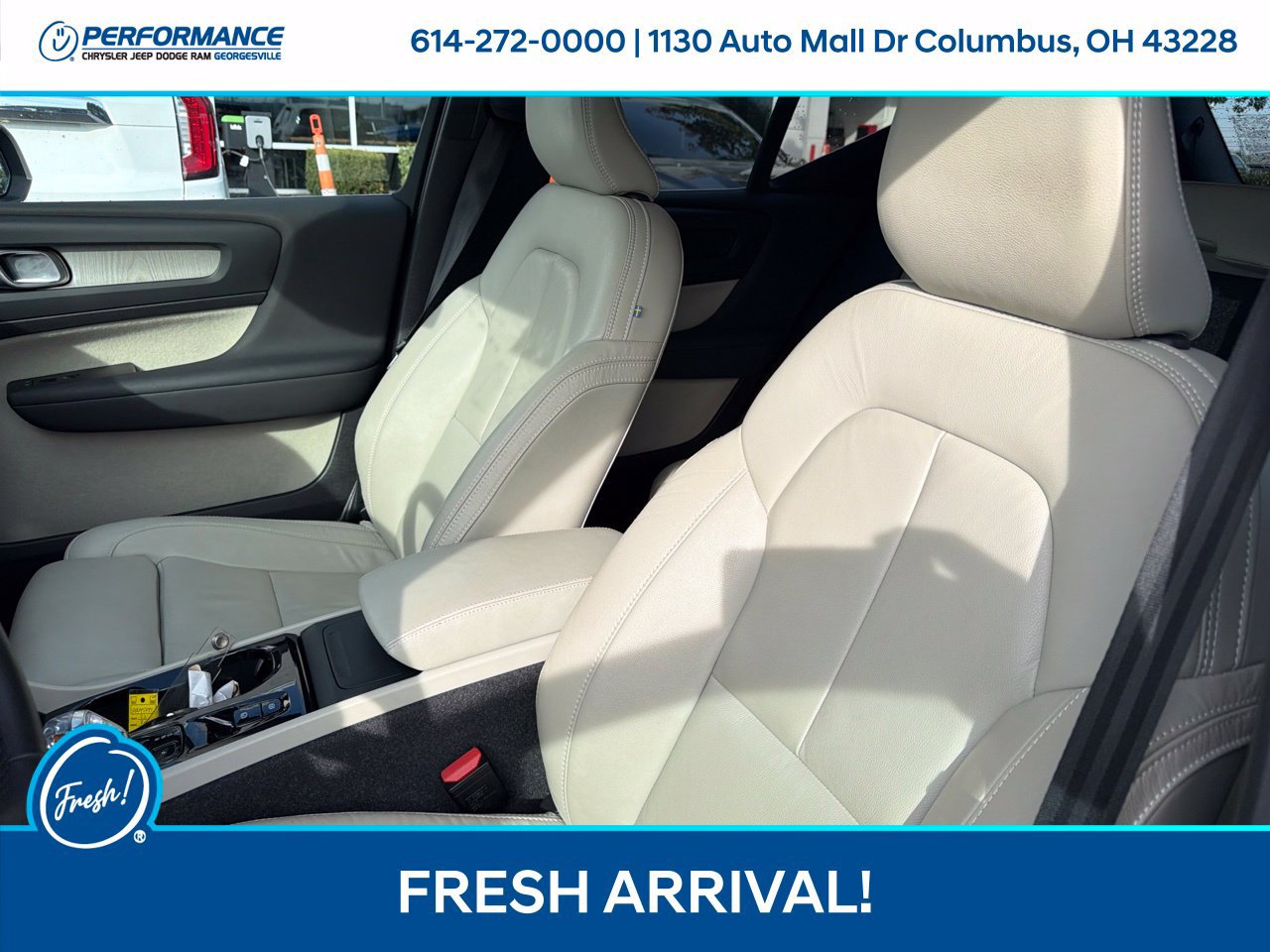 Used 2023 Volvo XC40 B5 Plus AWD/4WD image 16