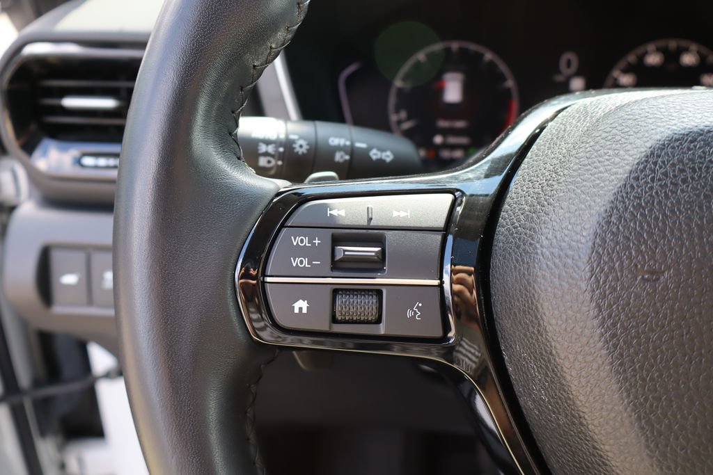 Used 2023 Honda Pilot Touring image 13